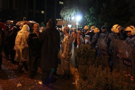 Hava-İş Sendikası, THY Genel Müdürlüğü önünde grev başlattı