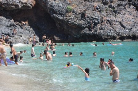 Hava Sıcaklığı Artınca Plajlar Doldu