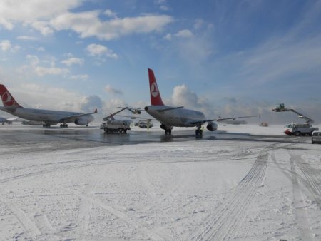 Hava ulaşımına kar engeli