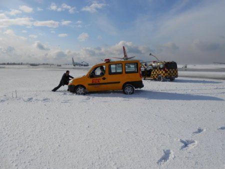 Hava ulaşımına kar engeli