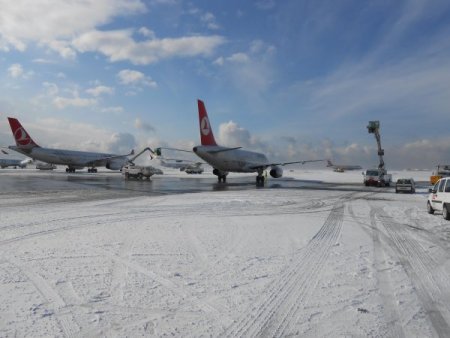 Hava ulaşımına kar engeli