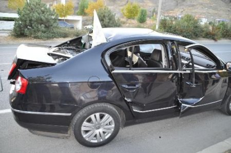 Hava Yastığı Patlayan Otomobil Hurdaya Döndü