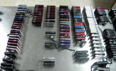 Havaalanında 56 bin lira değerinde kaçak elektronik eşya ele geçirildi