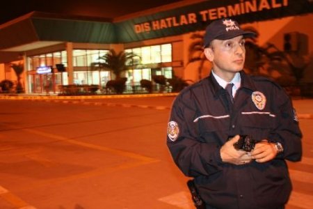 Havaalanında Şüpheli Paket Paniği