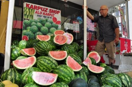 Havalar ısındı, Antalya'nın karpuzu 1 buçuk liradan kapışılıyor
