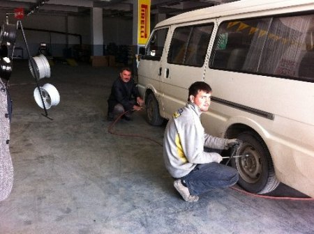 Havalar ısındı oto lastikçilerin iş yoğunluğu arttı