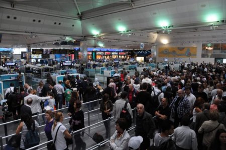 Havalimanında bayram yoğunluğu