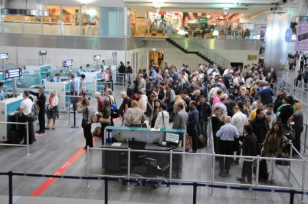 Havalimanında bayram yoğunluğu