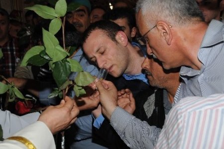 Havalimanında Kutlu Doğum coşkusu