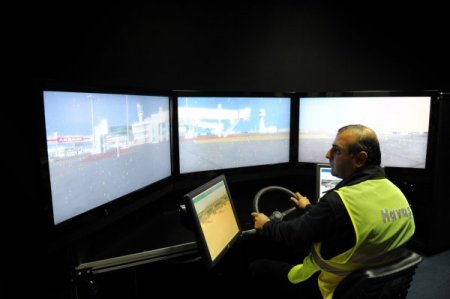 Havalimanında şoförler de simülatörle eğitiliyor