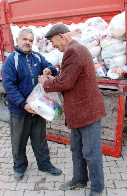 Havran Kaymakamlığı Bin Paket Gıda Yardımı Yaptı