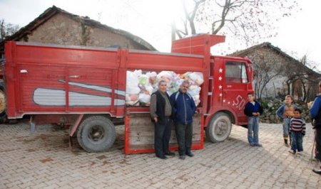 Havran Kaymakamlığı Bin Paket Gıda Yardımı Yaptı