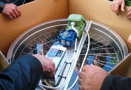 Havran’da 7 arıcıya tam otomatik bal süzme makinesi dağıtıldı