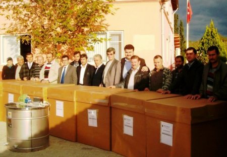 Havran’da 7 arıcıya tam otomatik bal süzme makinesi dağıtıldı