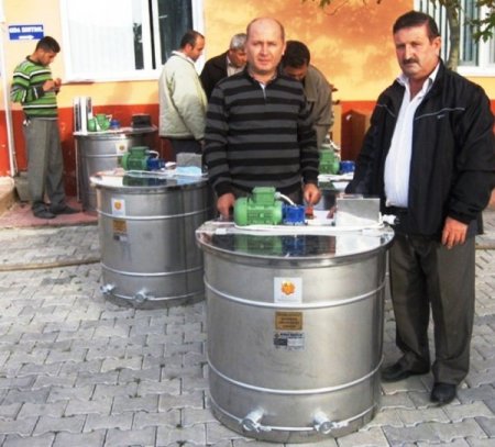 Havran’da 7 arıcıya tam otomatik bal süzme makinesi dağıtıldı