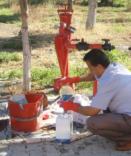 Havran'da zeytin sineğiyle ilaçlı mücadele başladı