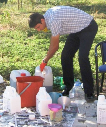 Havran'da zeytin sineğiyle ilaçlı mücadele başladı