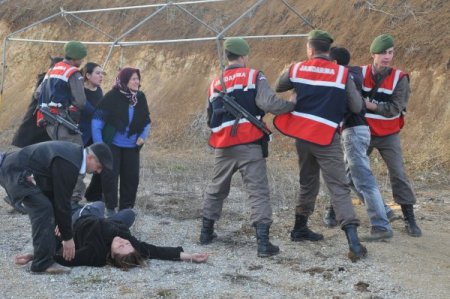 Havuza düşen oyuncağını almak isteyen çocuk boğuldu