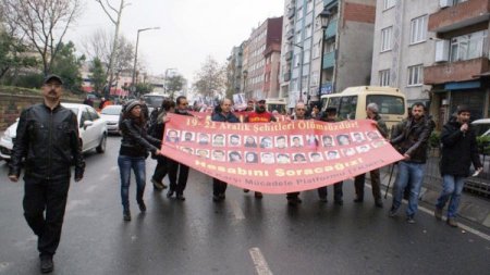 'Hayata dönüş'ü kapatılan cezaevi önünde protesto ettiler