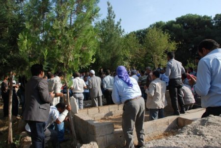 Hayatını kaybeden anne ve çocukları toprağa verildi