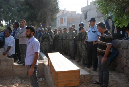 Hayatını kaybeden anne ve çocukları toprağa verildi