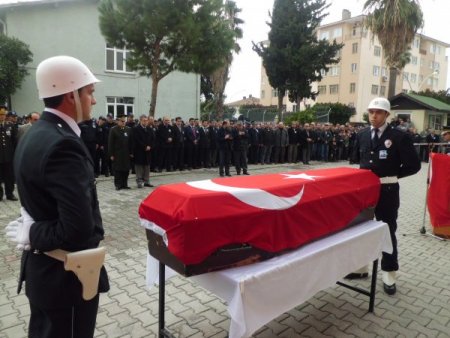Hayatını Kaybeden Polis Gözyaşları Arasında Son Yolculuğuna Uğurlandı