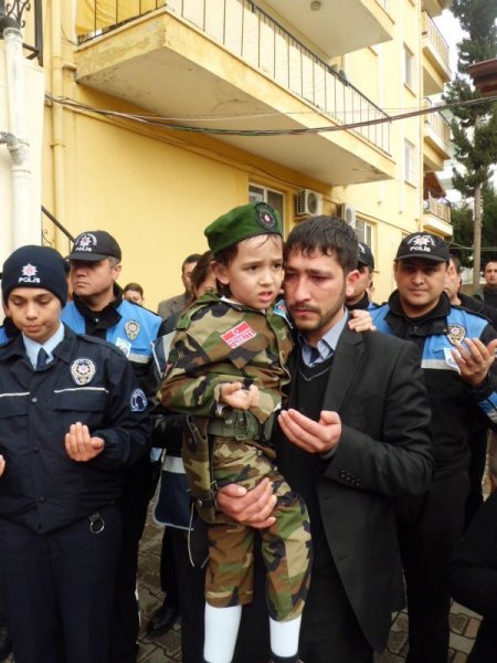 Hayatını Kaybeden Polis Gözyaşları Arasında Son Yolculuğuna Uğurlandı