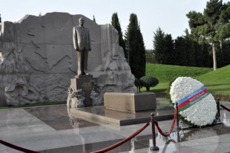 Haydar Aliyev ölüm yıl dönümünde törenle anıldı