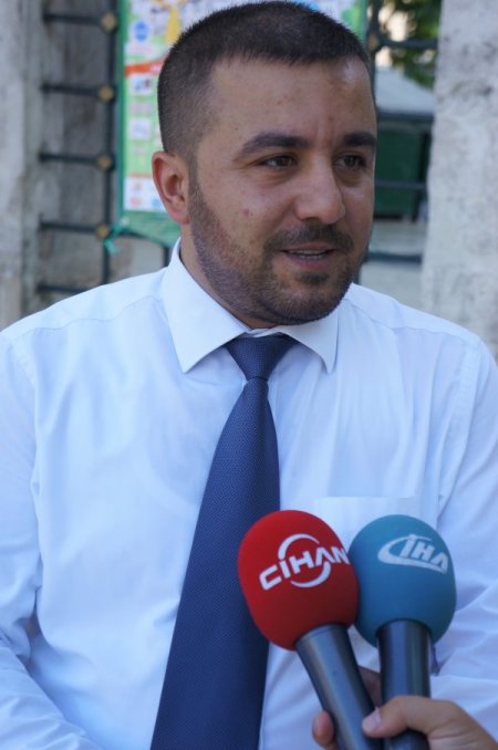 'Haydi Çocuklar Namaza Kampanyası'nı Kazanan Çocuk Ailesiyle Umreye Gidecek