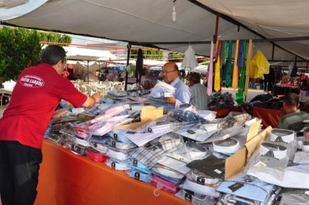 Hayır Çarşısı Yoğun İlgi Görüyor