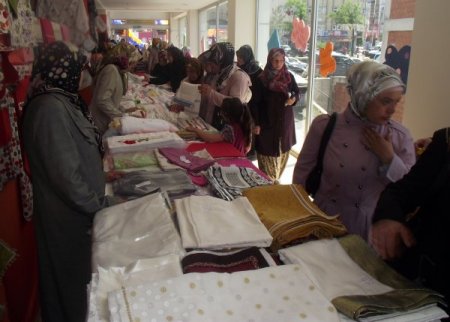 Hayır Çeşmesi Kermesi Yoğun İlgi Görüyor