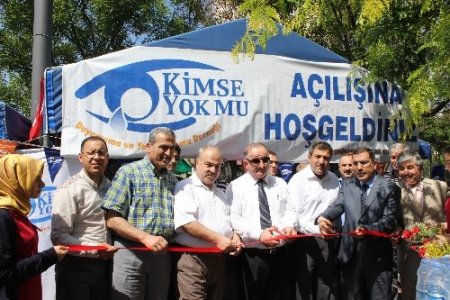 Hayırsever bayanlardan Kimse Yok Mu Derneği yararına kermes