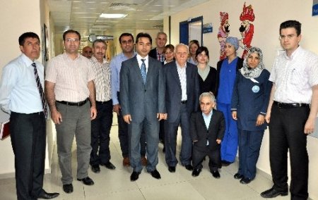 Hayırsever iş adamından Midyat Devlet Hastanesi’ne tıbbi cihaz desteği