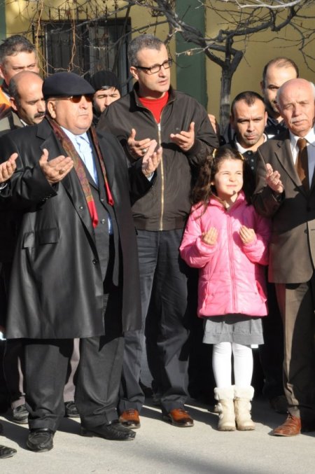 Hayırsever işadamı, fabrikasında çalışan 150 işçiyi umreye gönderiyor