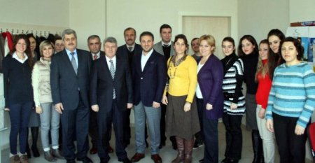 Hayırsever işadamı, yaptırdığı okulun ihtiyaçlarını da karşılıyor