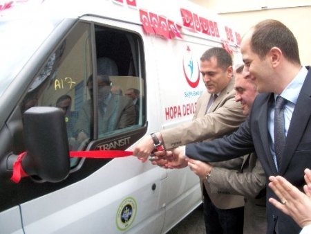 Hayırsever işadamı Devlet Hastanesi'ne evde bakım aracı bağışladı