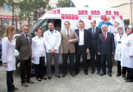 Hayırsever işadamı Devlet Hastanesi'ne evde bakım aracı bağışladı