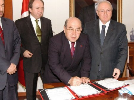 Hayırsever İşadamı Karamanlıoğlu, Eğitime 1 Milyon Lira Bağışladı