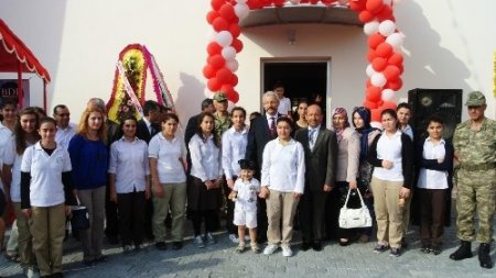 Hayırsever işadamı kız öğrenci yurdu yaptırdı