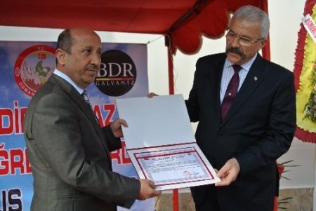 Hayırsever işadamı kız öğrenci yurdu yaptırdı