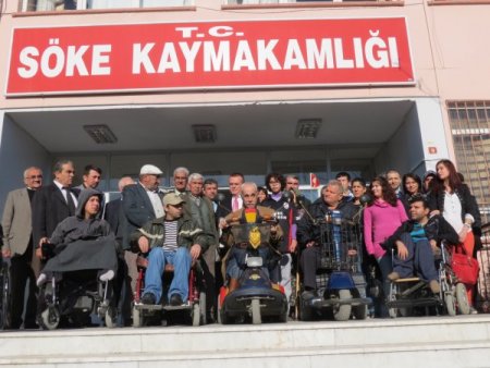 Hayırsever vatandaş kaymakamlık binasına engelli rampası ve asansörü yaptırdı