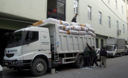 Hayırseverden Hayat Ağacı'na bir kamyon dolusu yardım
