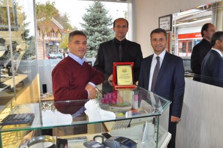 Hayırseverlere Hayır Evi’nden plaket