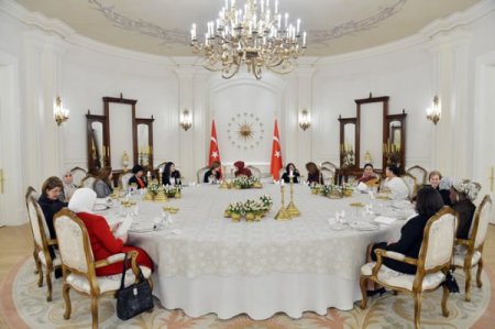 Hayrünnisa Gül, büyükelçi eşlerini Çankaya Köşkü’nde ağırladı