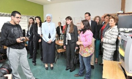 Hayrünnisa Gül, engelliler için eğitim merkezini ziyaret etti