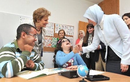 Hayrünnisa Gül, engelliler için eğitim merkezini ziyaret etti