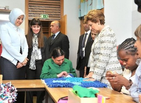 Hayrünnisa Gül, engelliler için eğitim merkezini ziyaret etti