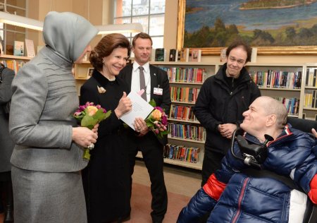 Hayrünnisa Gül, halk kütüphanesini ziyaret etti