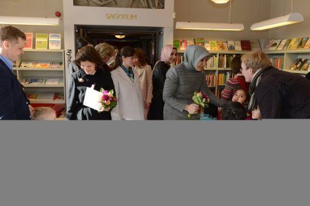 Hayrünnisa Gül, halk kütüphanesini ziyaret etti