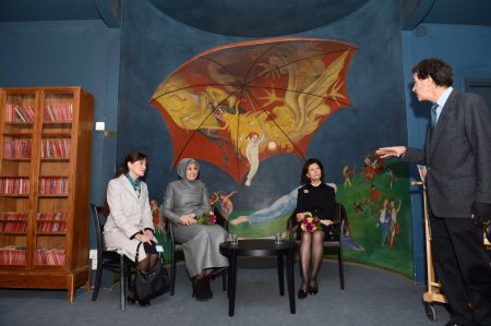 Hayrünnisa Gül, halk kütüphanesini ziyaret etti